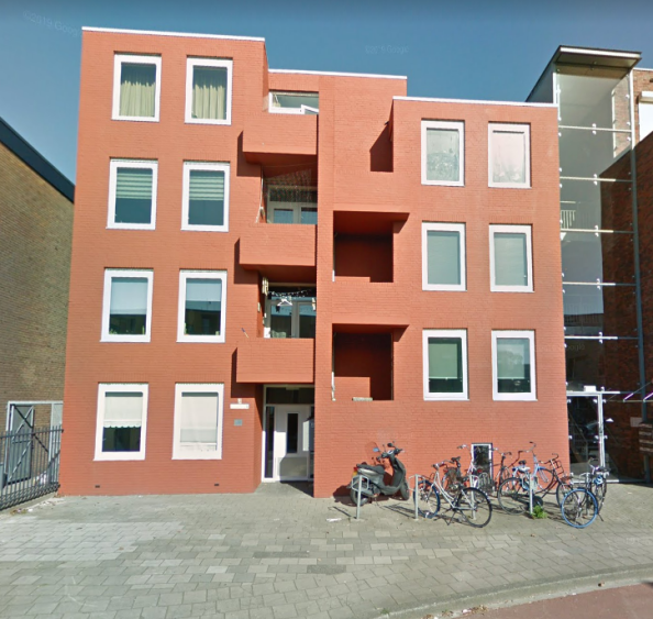 voorkant flat
appartement op de bovenste etage