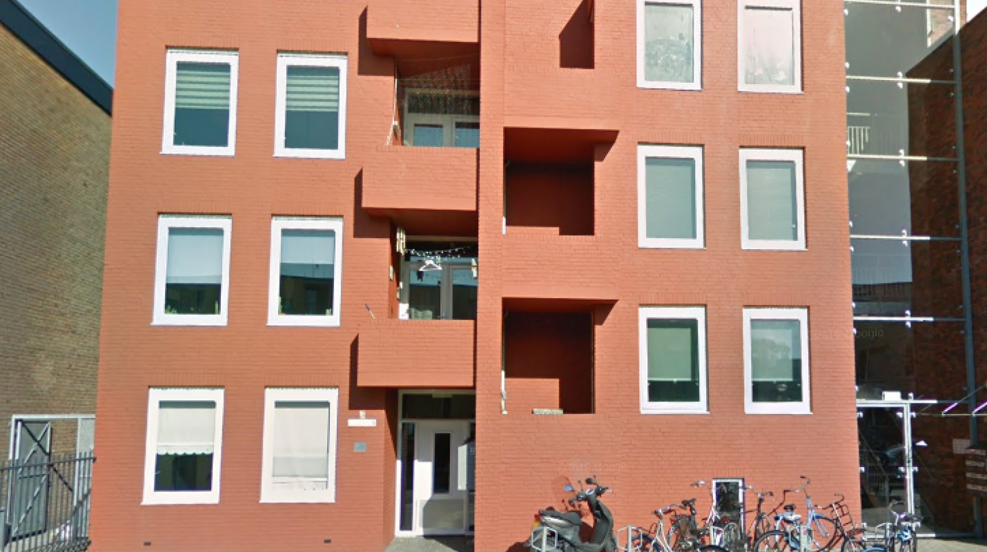 voorkant flat
appartement op de bovenste etage