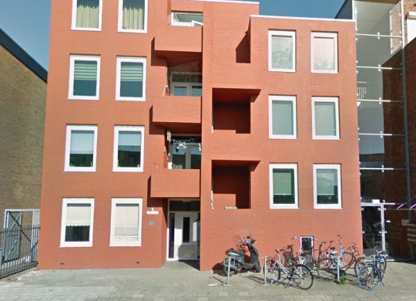 voorkant flat
appartement op de bovenste etage